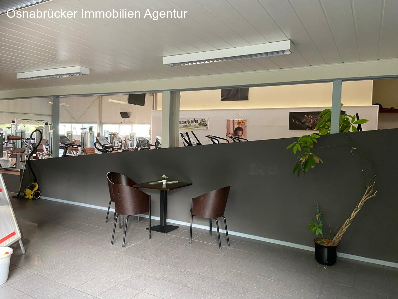 Moderne Gewerbehalle mit vielen Nutzungsmöglichkeiten