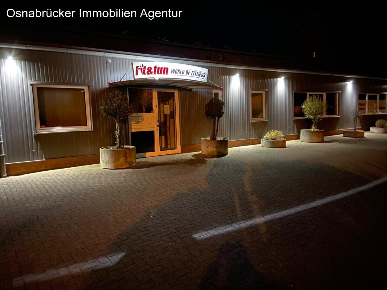 Moderne Gewerbehalle mit vielen Nutzungsmöglichkeiten