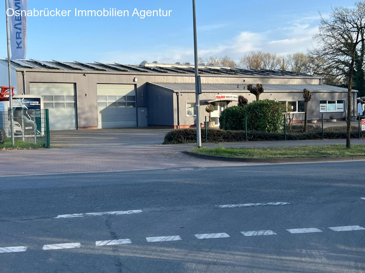 Moderne Gewerbehalle mit vielen Nutzungsmöglichkeiten