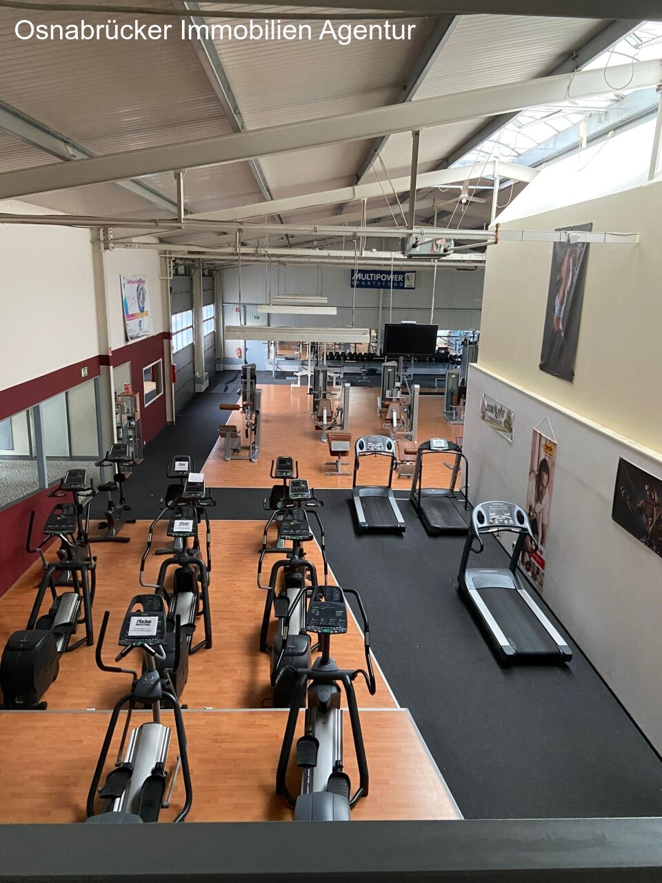 Moderne Gewerbehalle mit vielen Nutzungsmöglichkeiten