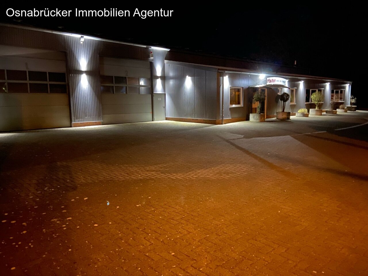 Moderne Gewerbehalle mit vielen Nutzungsmöglichkeiten