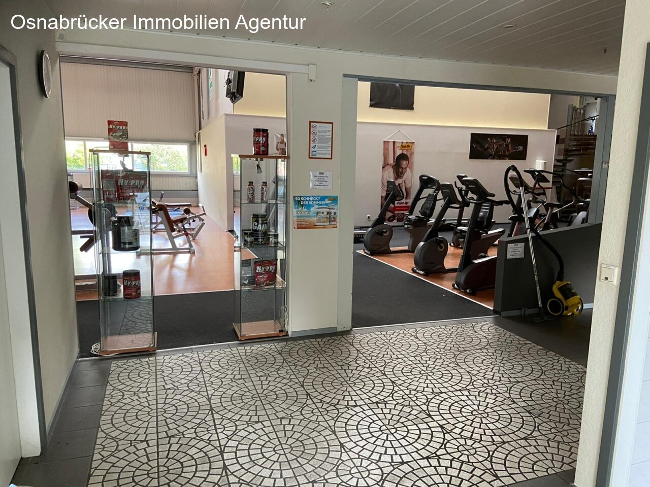 Moderne Gewerbehalle mit vielen Nutzungsmöglichkeiten