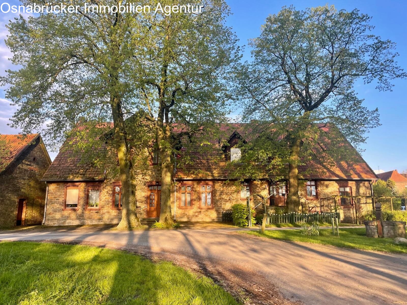 Charmantes Natursteinhaus in idyllischer Lage - Ihr Ruhepol zwischen Feldern und altem Baumbestand! Charmantes Natursteinhaus in idyllischer Lage - Ihr Ruhepol zwischen Feldern und altem Baumbestand!