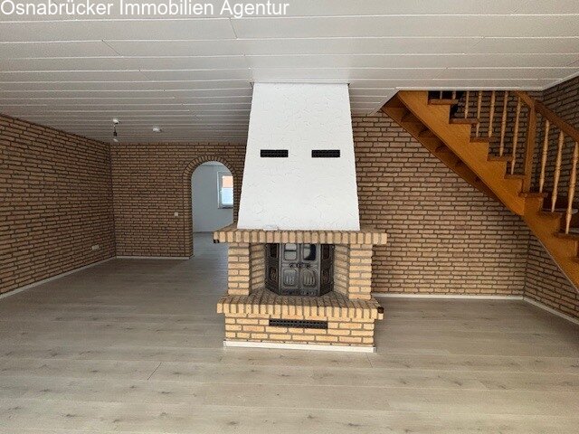 Wohnzimmer mit Kamin Hauptwohnung im EG