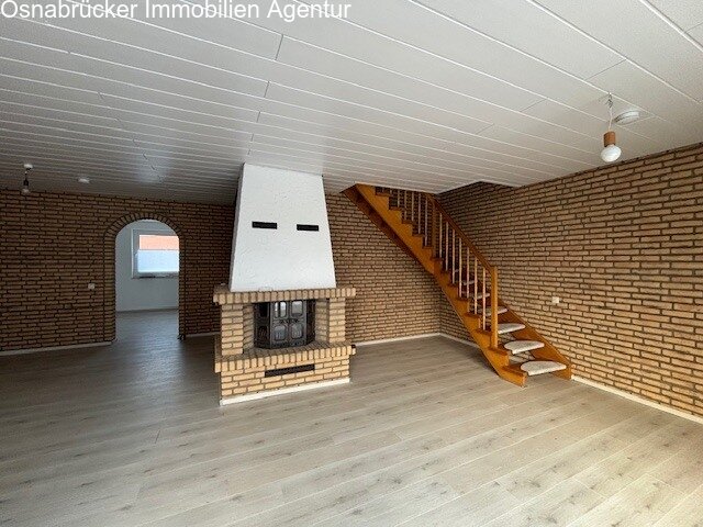 Wohnzimmer mit Kamin Hauptwohnung im EG