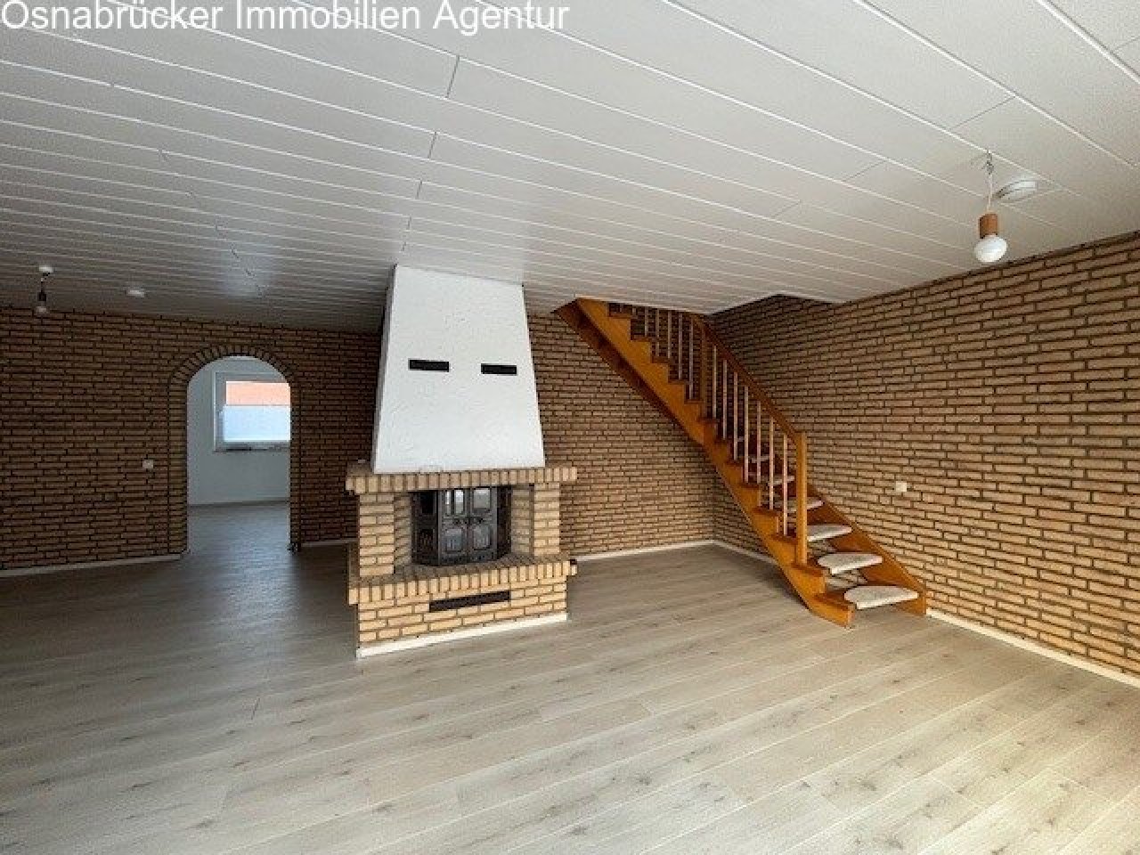 Wohnzimmer mit Kamin Hauptwohnung im EG